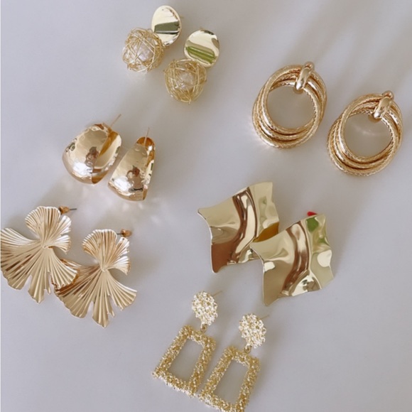 New Gorgeous Set of Trendy Earrings - Picture 4 of 8